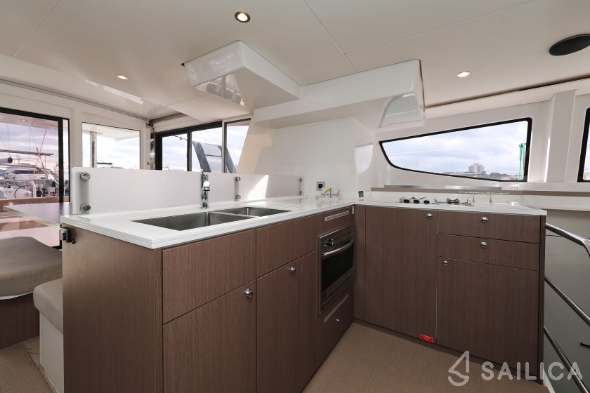 Bali 4.6 - Yacht Charter Sailica
