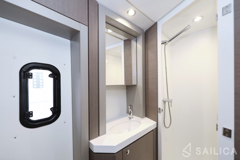 Bali 4.6 - Yacht Charter Sailica