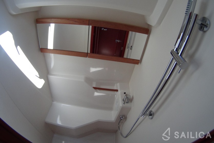 Hanse 455 - Yacht Charter Sailica