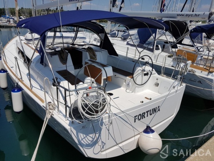 Dufour 382 GL - Yacht Charter Sailica