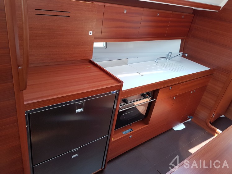 Dufour 382 GL - Yacht Charter Sailica