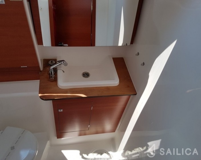 Dufour 382 GL - Yacht Charter Sailica
