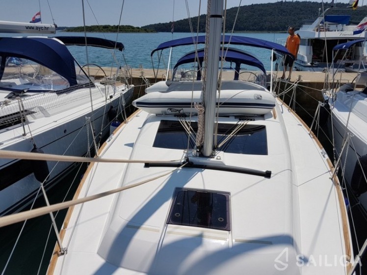 Dufour 382 GL - Yacht Charter Sailica