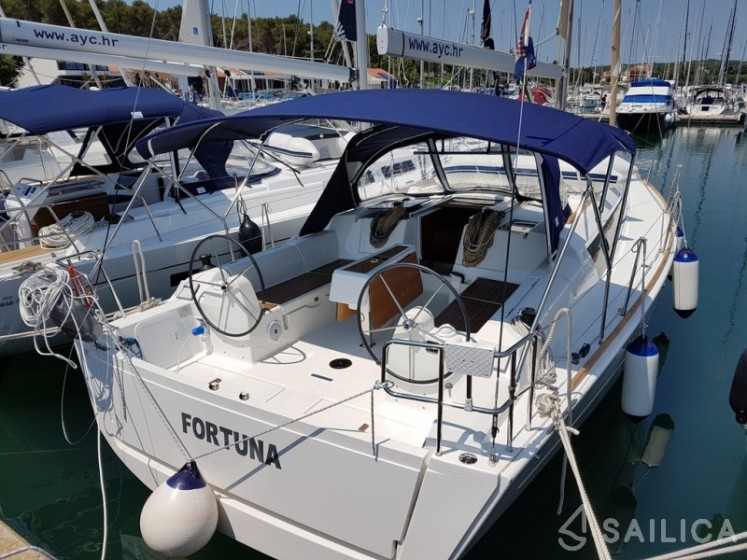 Dufour 382 GL - Yacht Charter Sailica