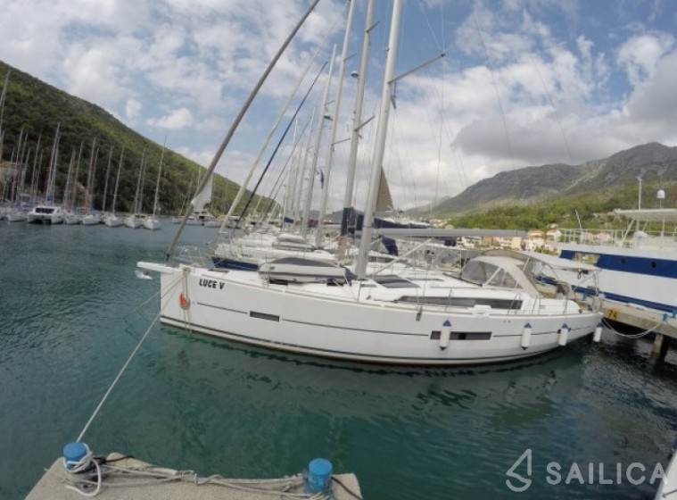 Dufour 512 Grand Large - Yacht Charter Sailica