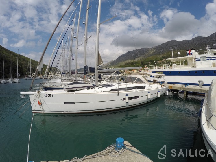 Dufour 512 Grand Large - Yacht Charter Sailica
