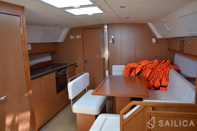 Bavaria 40 Cruiser - Yacht Charter Sailica