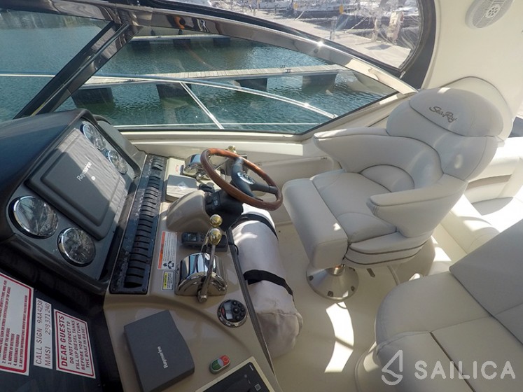 Sea Ray 455 - Yacht Charter Sailica