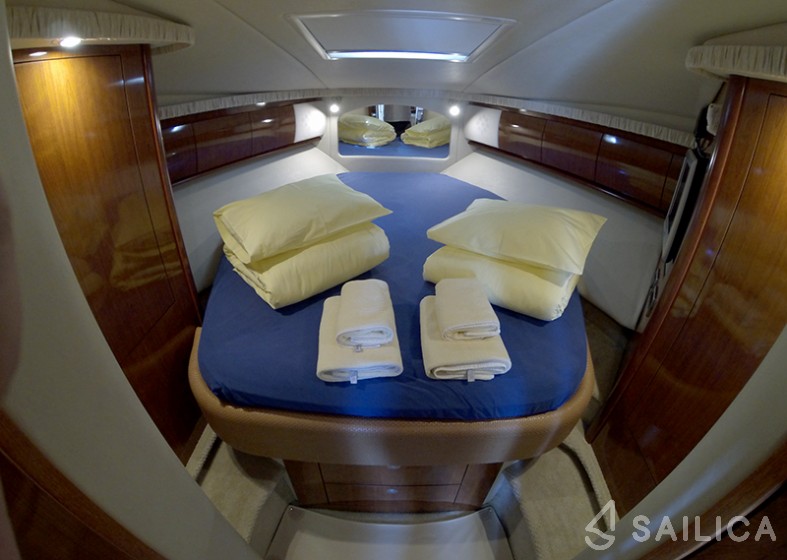 Sea Ray 455 - Yacht Charter Sailica