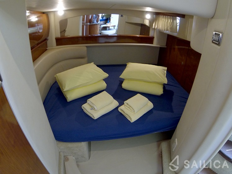 Sea Ray 455 - Yacht Charter Sailica