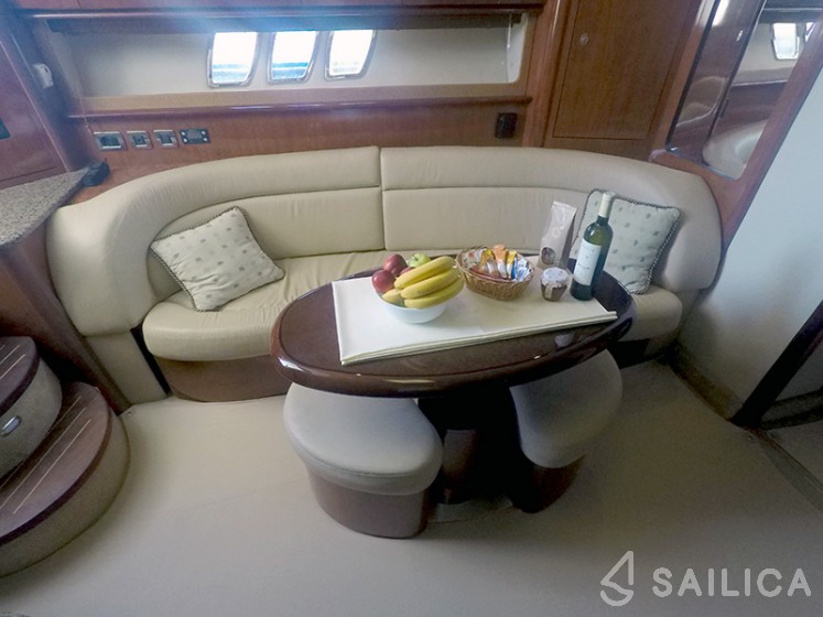 Sea Ray 455 - Yacht Charter Sailica