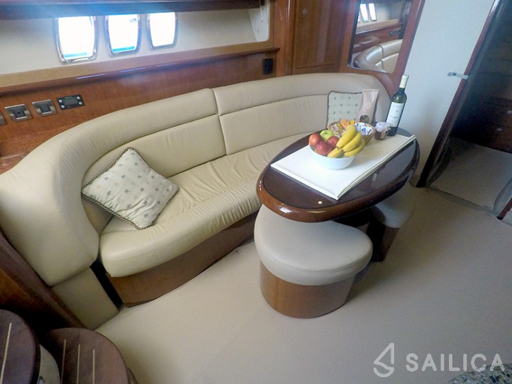 Sea Ray 455 - Yacht Charter Sailica