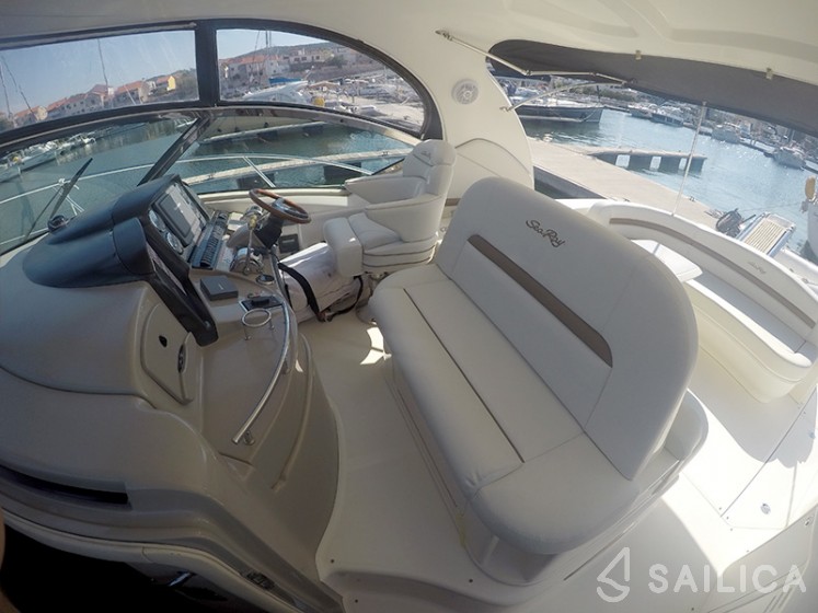 Sea Ray 455 - Yacht Charter Sailica