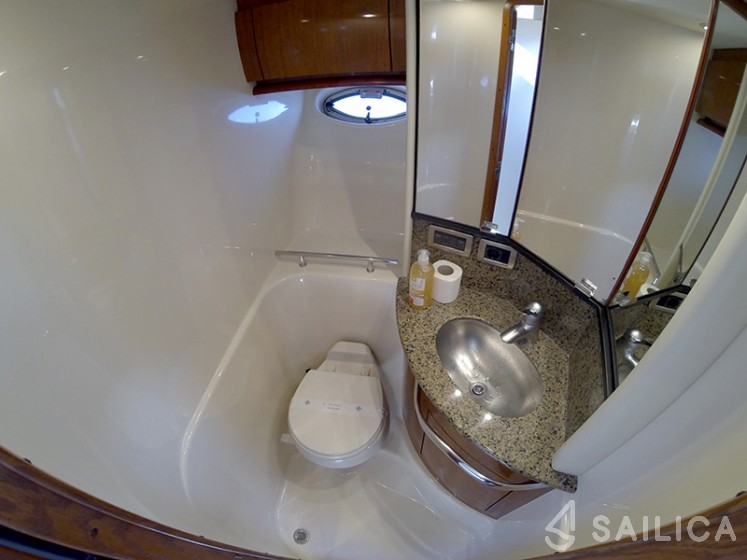 Sea Ray 455 - Yacht Charter Sailica