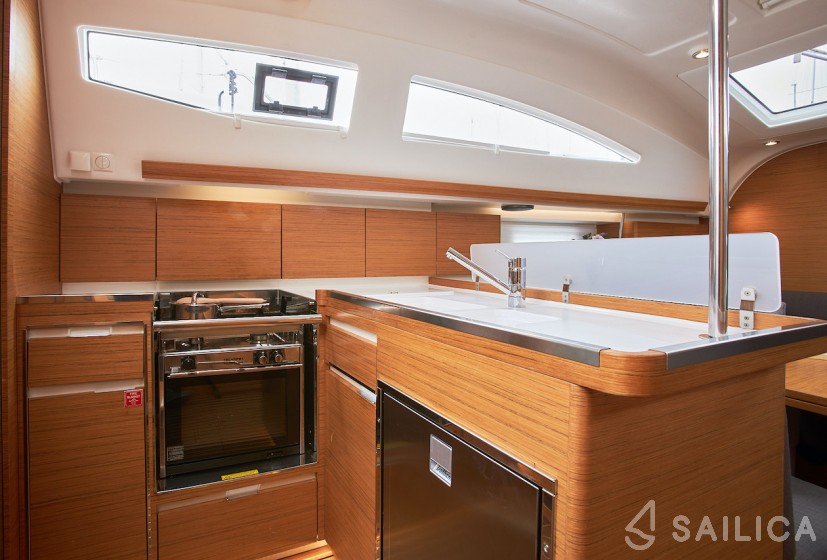 Elan 40 Impression - Yacht Charter Sailica