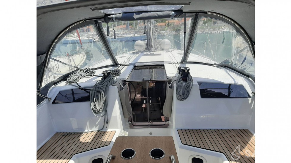Oceanis 40.1 - Yacht Charter Sailica
