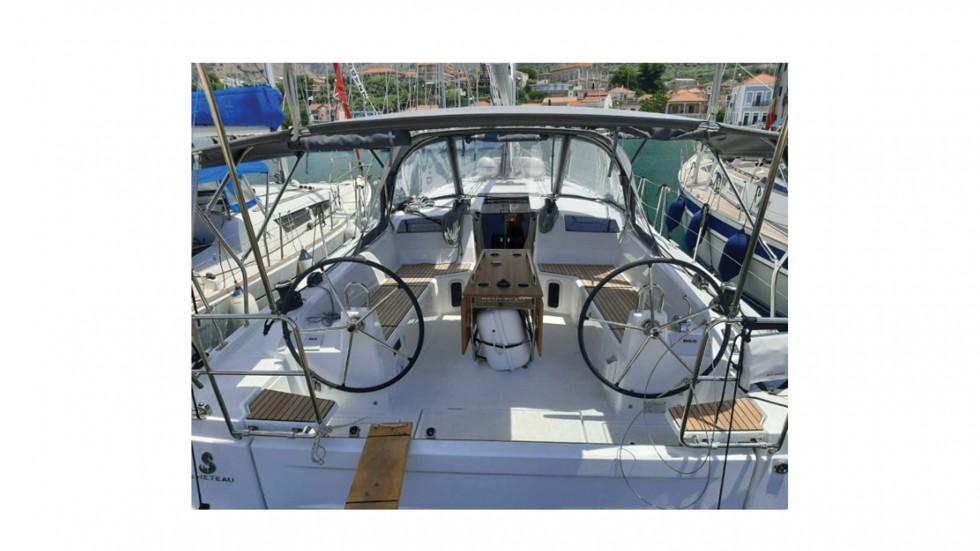 Oceanis 40.1 - Yacht Charter Sailica
