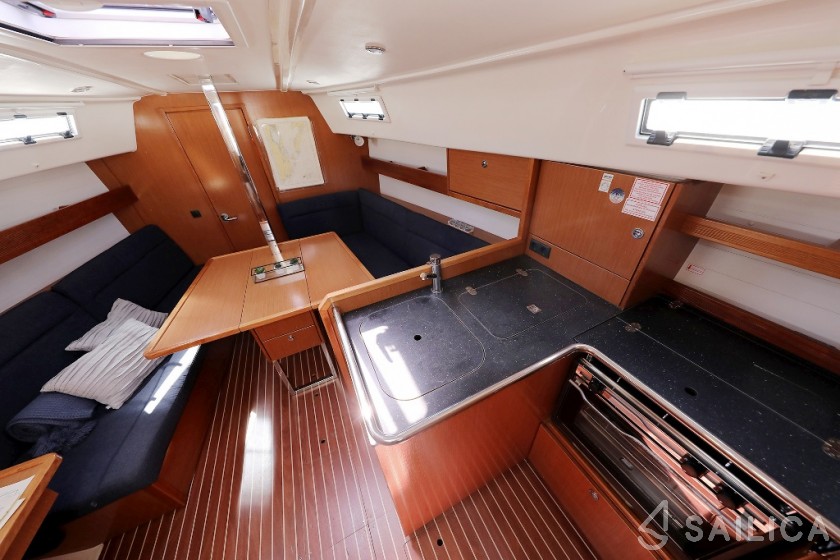 Bavaria 32 Cruiser - Yacht Charter Sailica