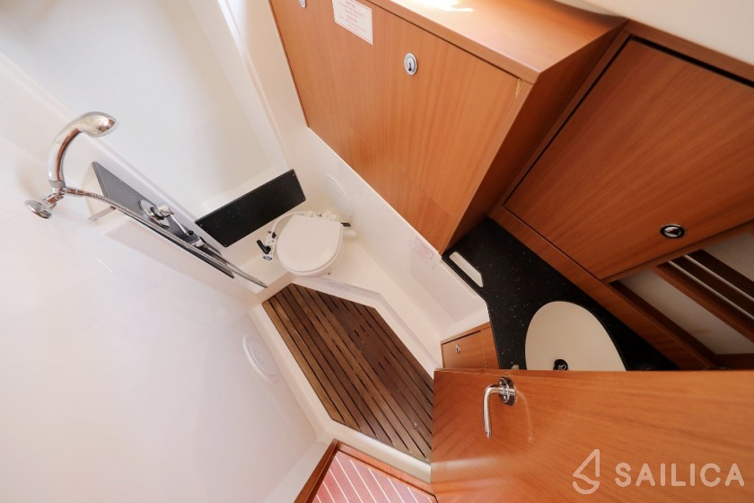 Bavaria 32 Cruiser - Yacht Charter Sailica