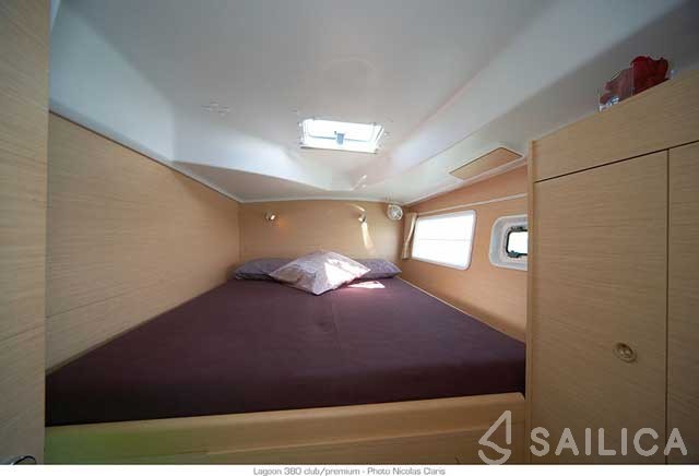 Lagoon 380 S2 - Yacht Charter Sailica