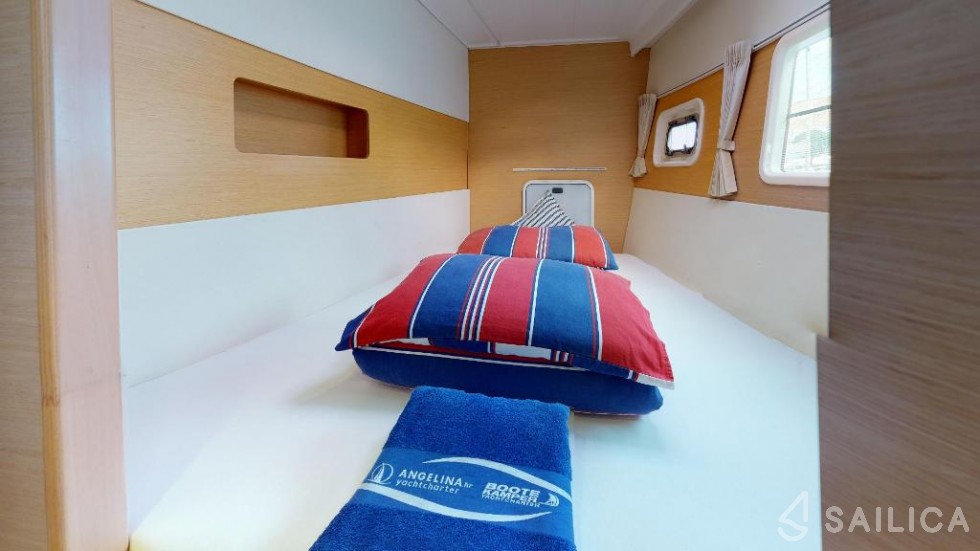 Lagoon 400 - 4 + 2 cab. - Yacht Charter Sailica