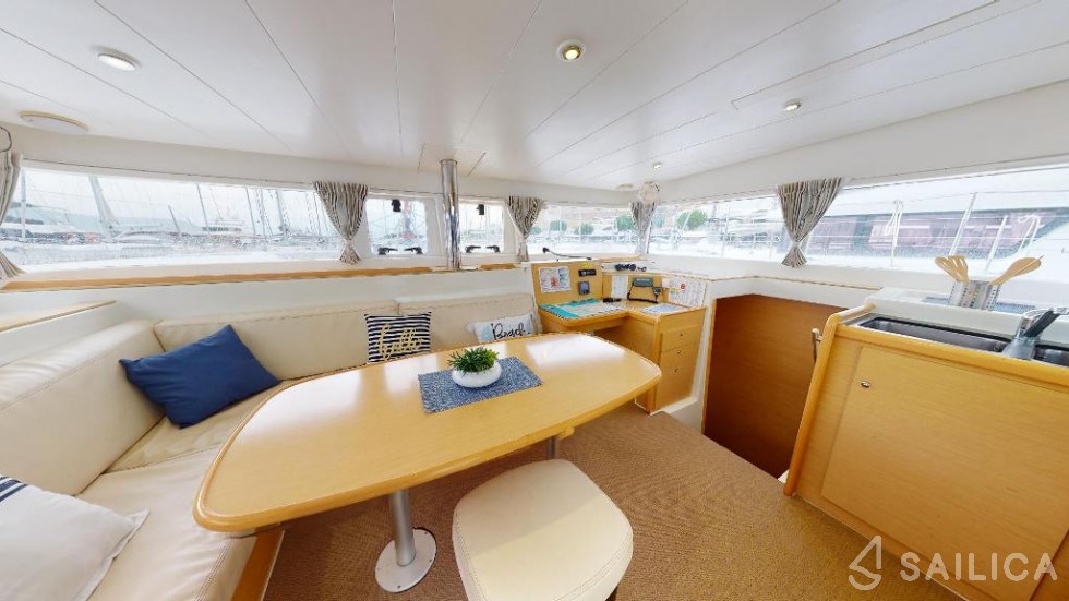 Lagoon 400 - 4 + 2 cab. - Yacht Charter Sailica