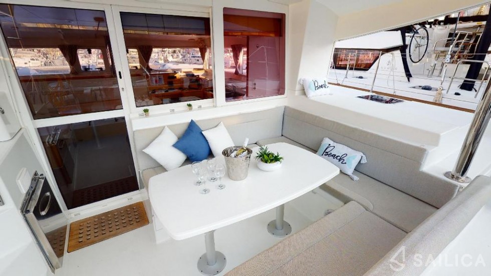 Lagoon 400 - 4 + 2 cab. - Yacht Charter Sailica
