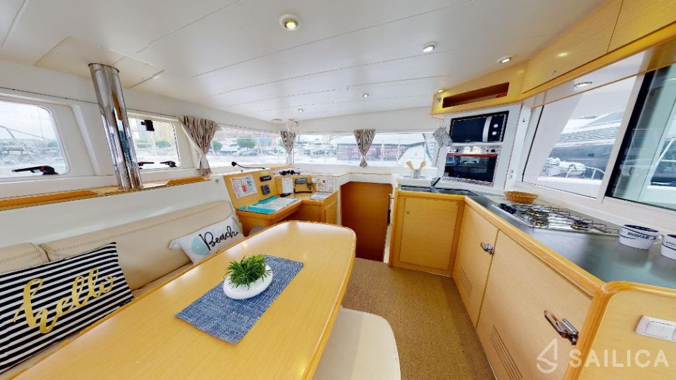 Lagoon 400 - 4 + 2 cab. - Yacht Charter Sailica