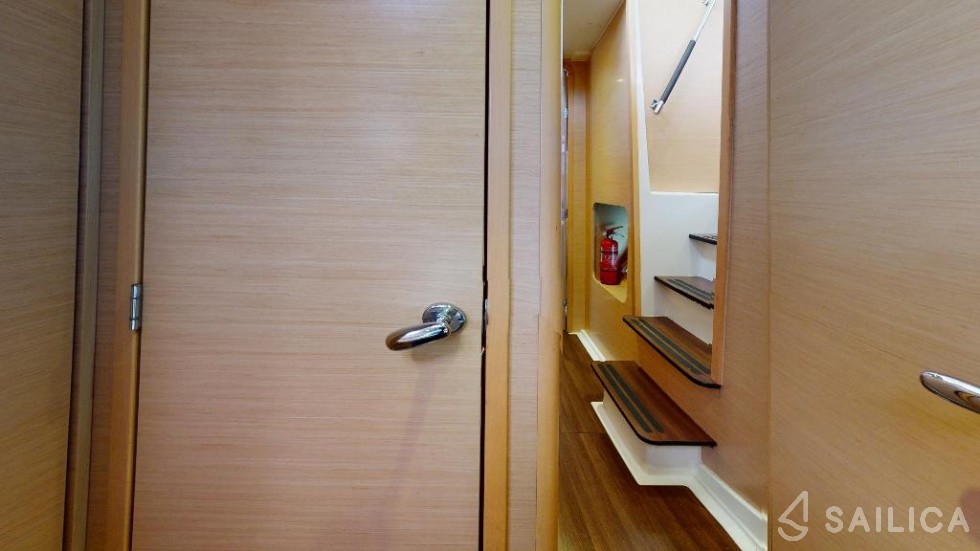 Lagoon 400 - 4 + 2 cab. - Yacht Charter Sailica