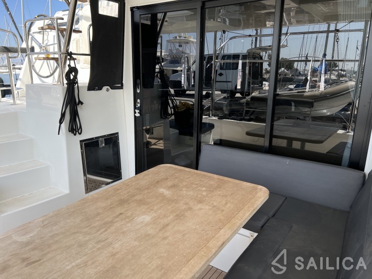 Lagoon 42 - Yacht Charter Sailica