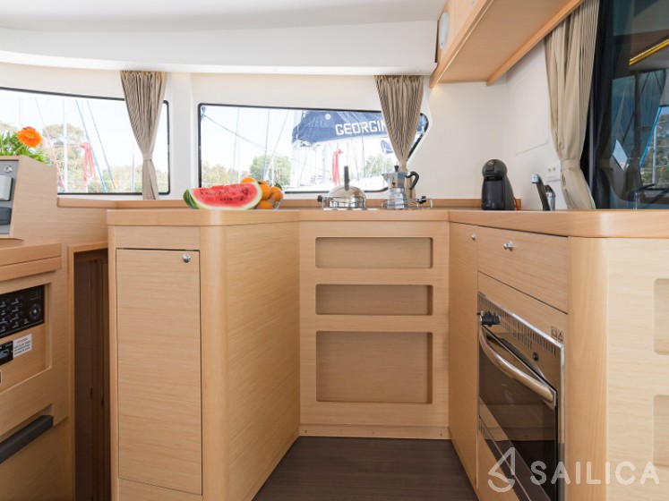 Lagoon 42 - Yacht Charter Sailica