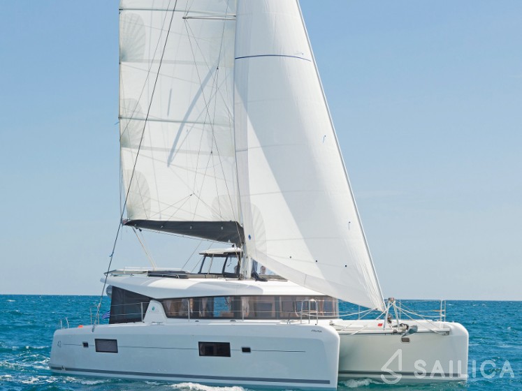Lagoon 42 - Yacht Charter Sailica