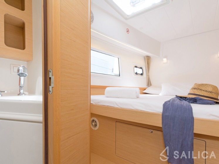 Lagoon 42 - Yacht Charter Sailica