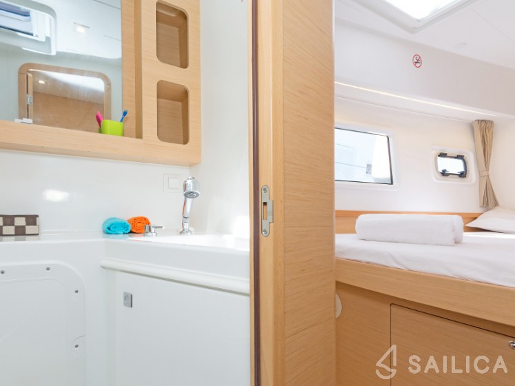 Lagoon 42 - Yacht Charter Sailica