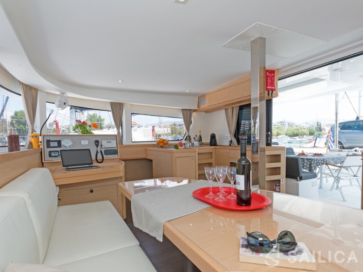 Lagoon 42 - Yacht Charter Sailica