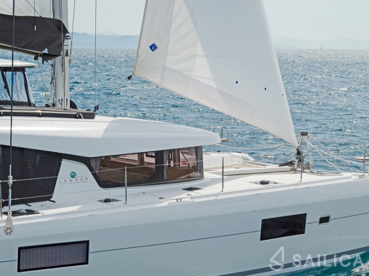 Lagoon 42 - Yacht Charter Sailica