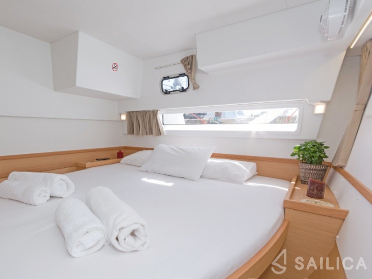 Lagoon 42 - Yacht Charter Sailica