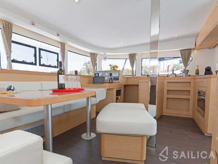 Lagoon 42 - Yacht Charter Sailica