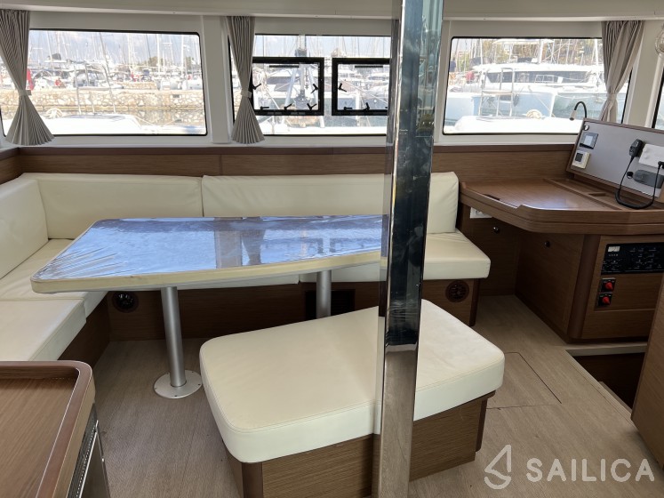 Lagoon 42 - Yacht Charter Sailica