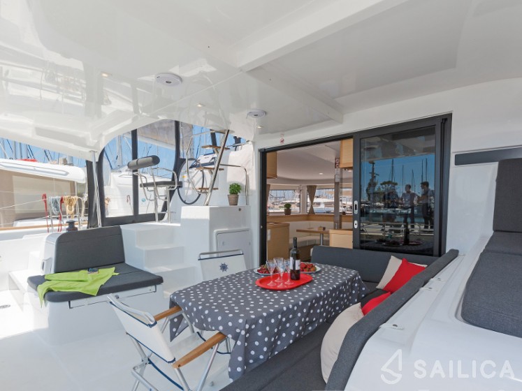Lagoon 42 - Yacht Charter Sailica