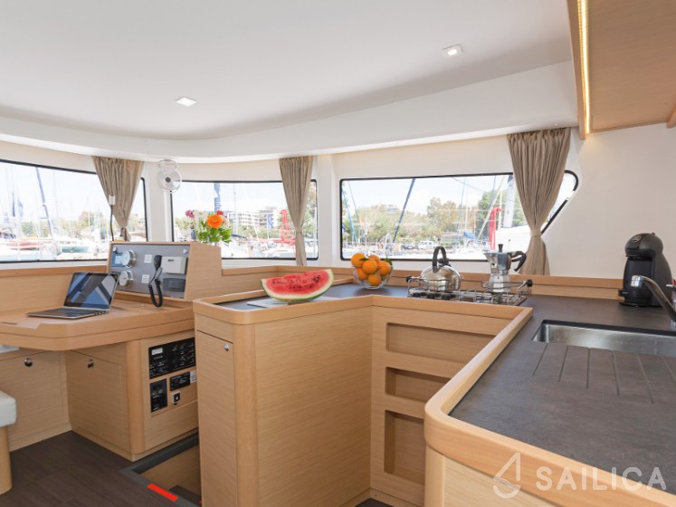 Lagoon 42 - Yacht Charter Sailica