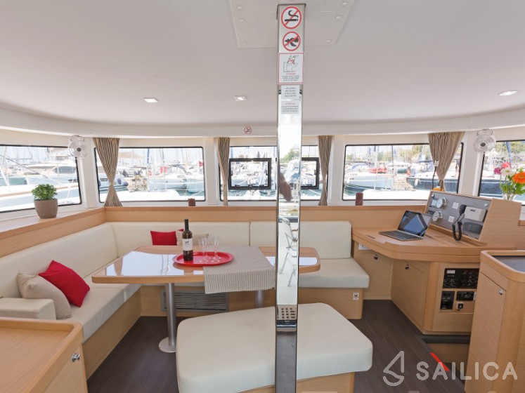 Lagoon 42 - Yacht Charter Sailica