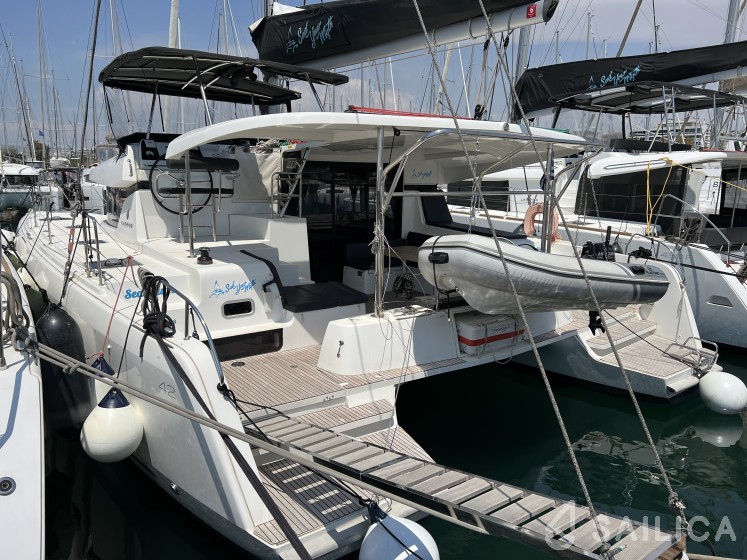 Lagoon 42 - Yacht Charter Sailica