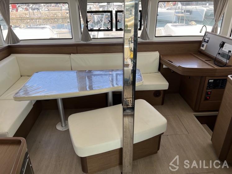 Lagoon 42 - Yacht Charter Sailica