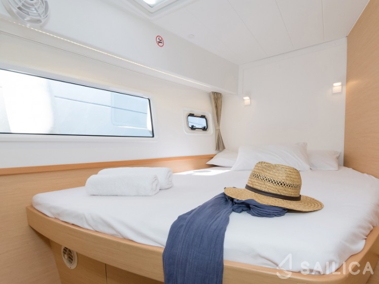 Lagoon 42 - Yacht Charter Sailica