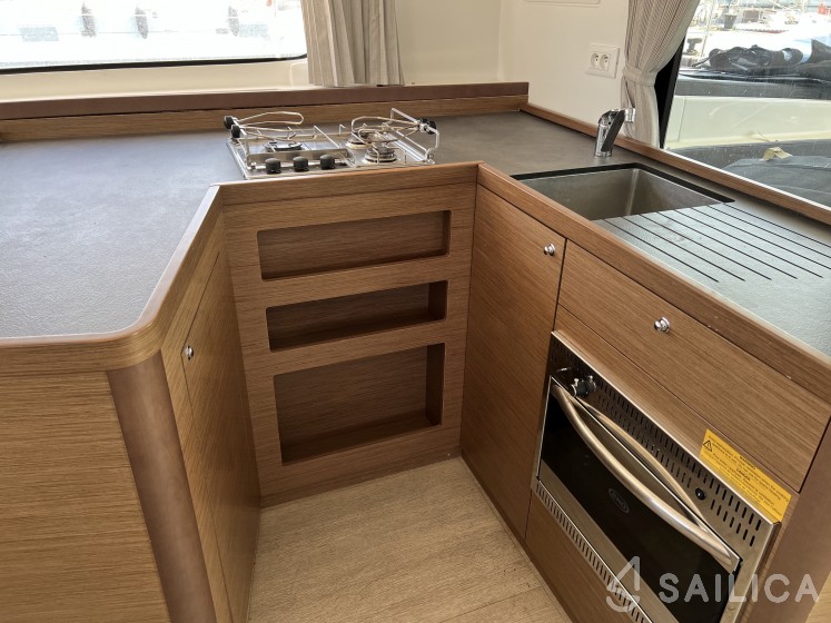 Lagoon 42 - Yacht Charter Sailica