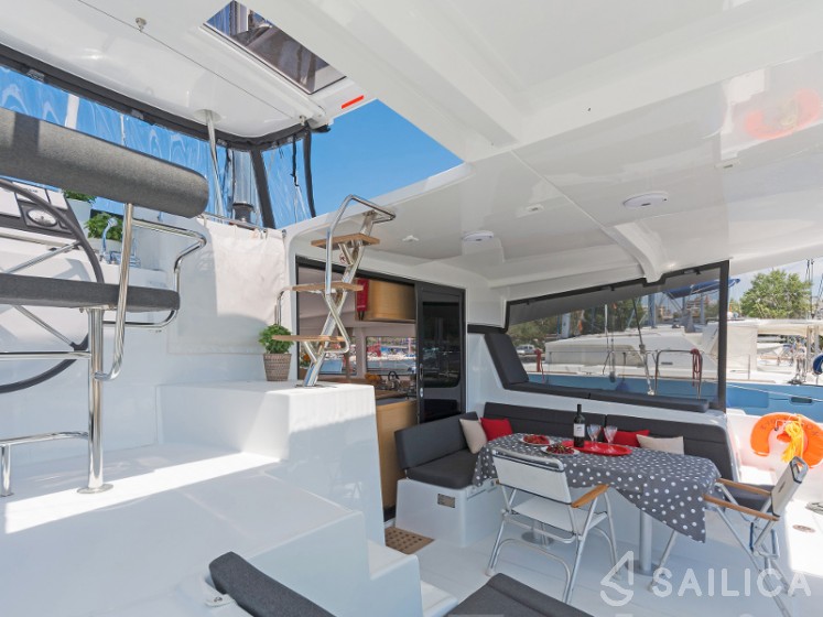 Lagoon 42 - Yacht Charter Sailica