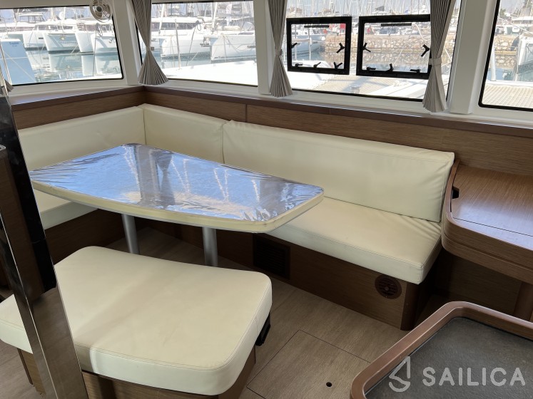 Lagoon 42 - Yacht Charter Sailica