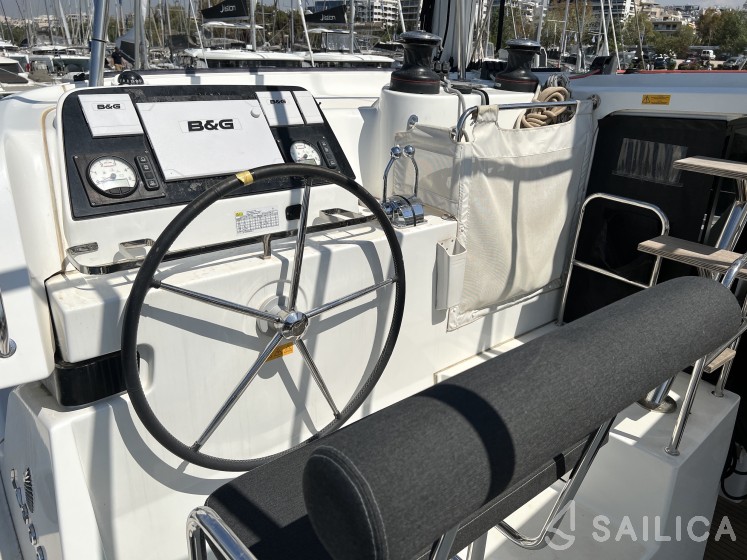 Lagoon 42 - Yacht Charter Sailica