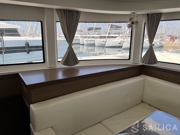 Lagoon 42 - Yacht Charter Sailica